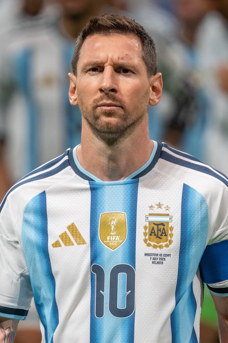Lionel Messi in an Argentina jersey